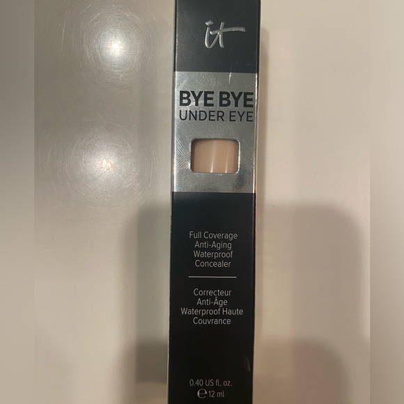 iT Cosmetics BYE BYE UNDER EYE FULL COVERAGE ANTI-AGING WATERPROOF CONCEALER - Picture 6 of 6